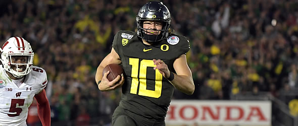 Oregon QB Justin Herbert, with help from Mannings, says his confidence has  improved most 